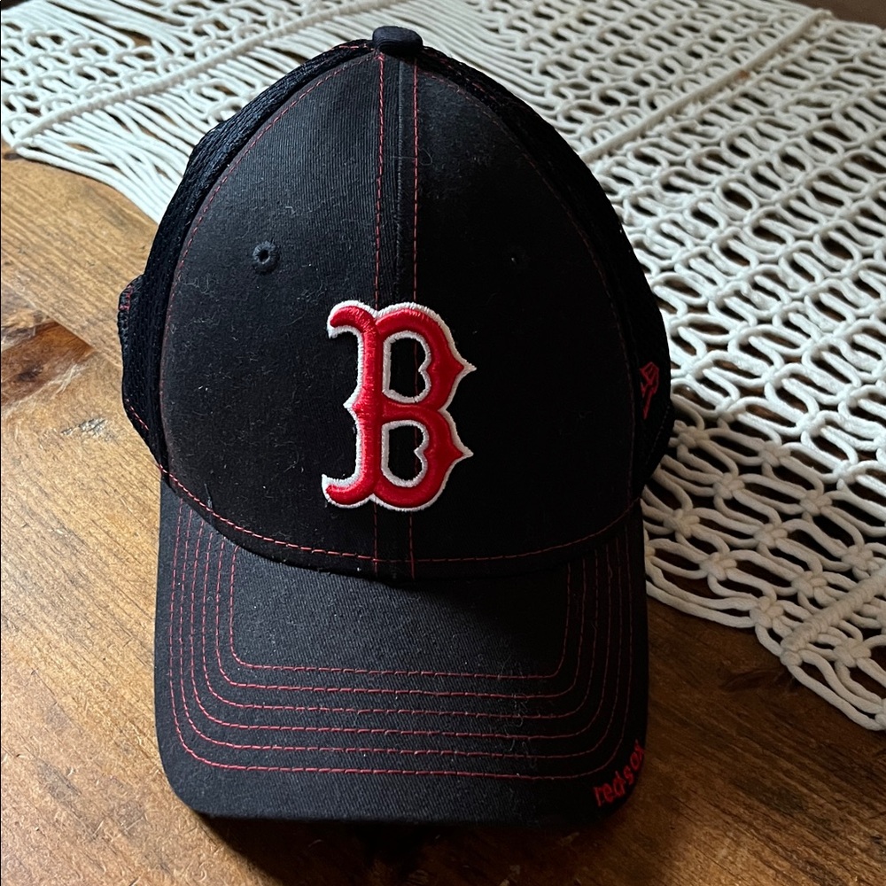 Genuine merchandise New Era Black and Gray 39THIRTY Cap Boston Red Sox Sz M - L